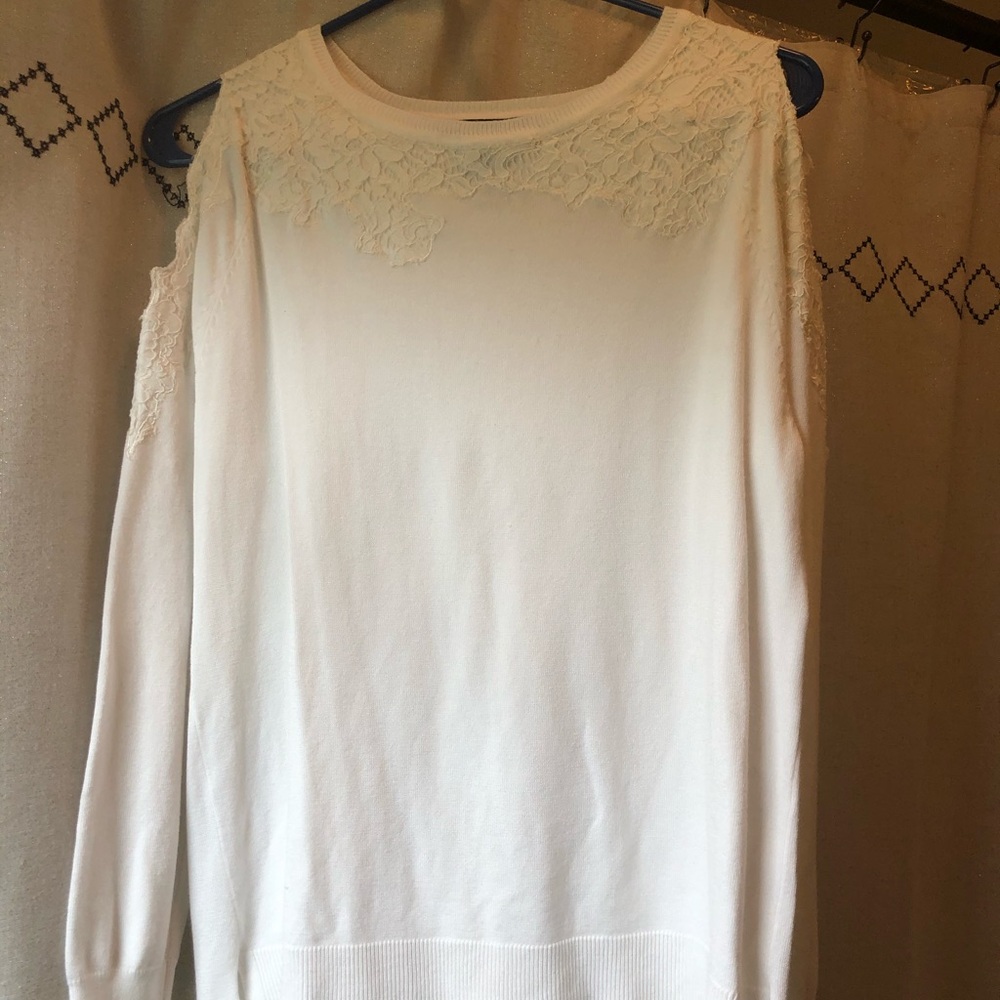 Open shoulder long sleeve cream sweater